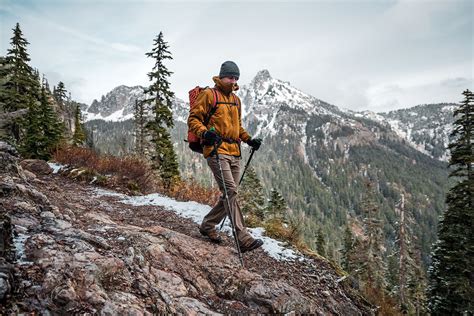 十月黃山穿什麼衣服，秋日登山裝備與風景並重的思考